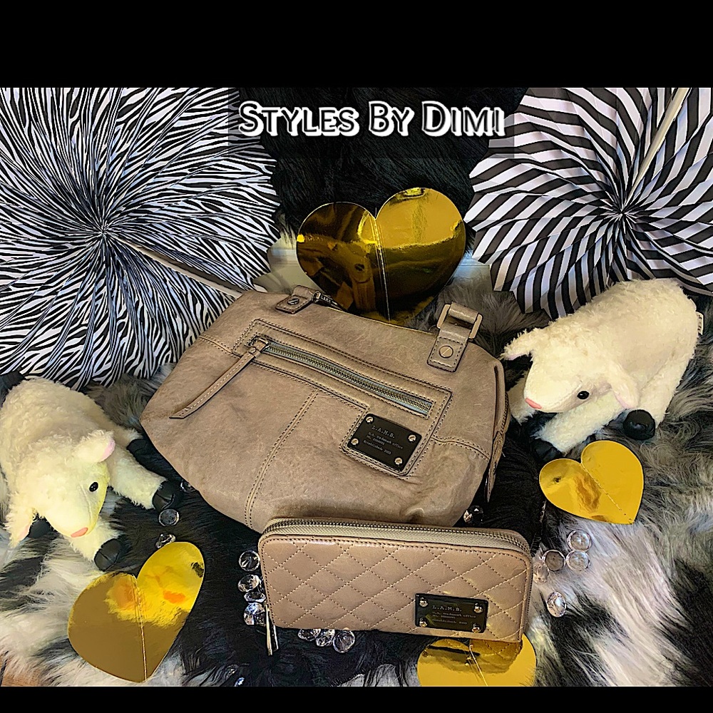 ✨L.A.M.B by Gwen Stefani Purse/Handbag & Wallet)✨